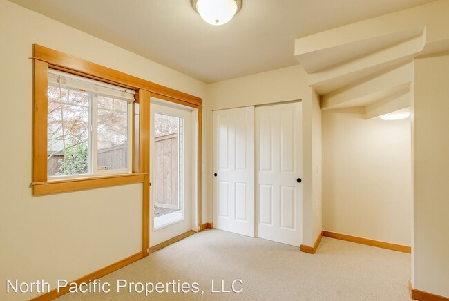 Building Photo - 3 br, 2.5 bath House - 5204 Delridge Way S...