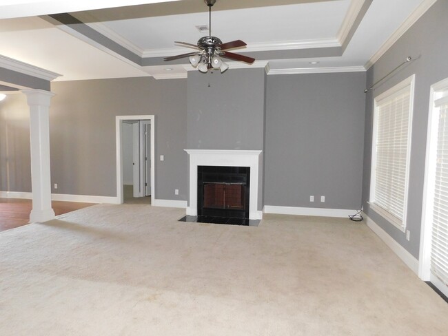 Building Photo - Spacious Four Bedroom!!!