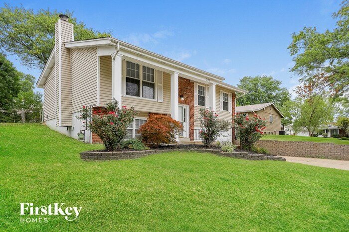 Primary Photo - 323 Turfwood Dr