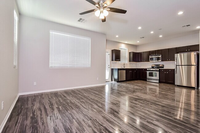 Foto del edificio - 10541 W Gilmore Ave