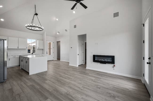 Building Photo - 208 Jax Sq
