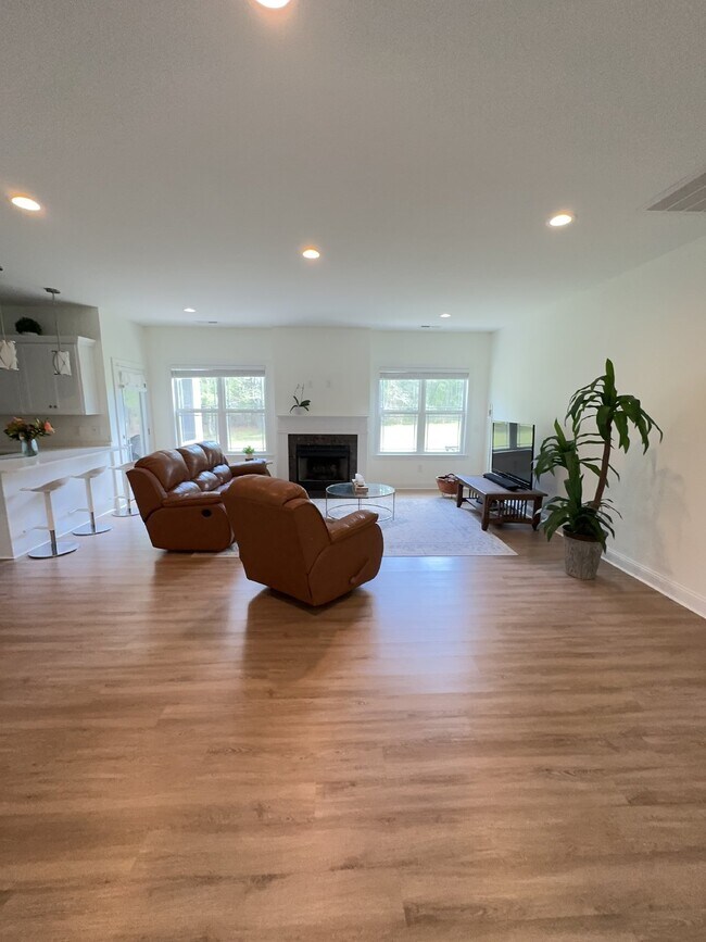 Foto del edificio - Beautiful 3 Bedroom, 2 Bathroom Home - 128...