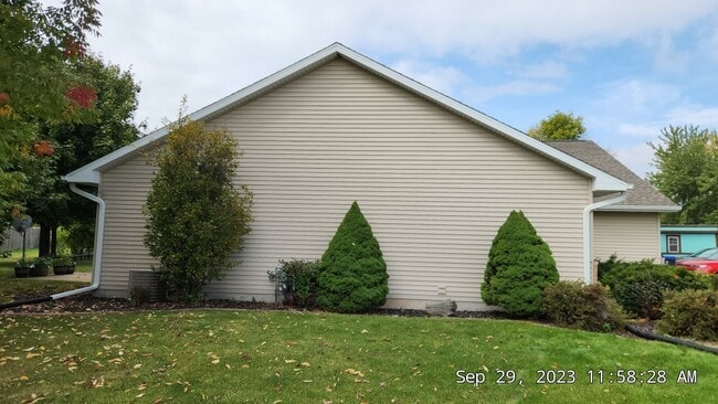 Building Photo - W3181 Westowne Ct