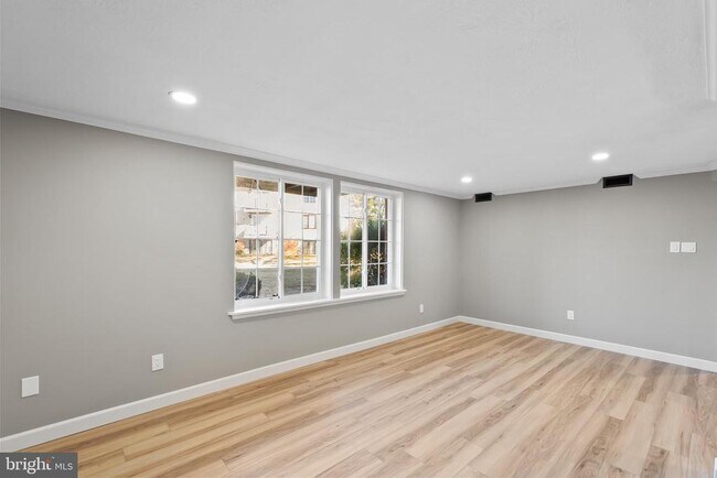 Foto del edificio - 8385 Brockham Dr