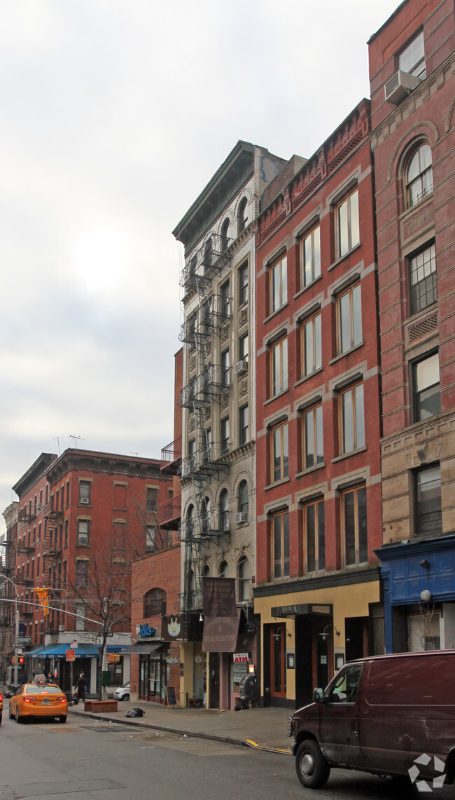 Building Photo - 204 Spring St