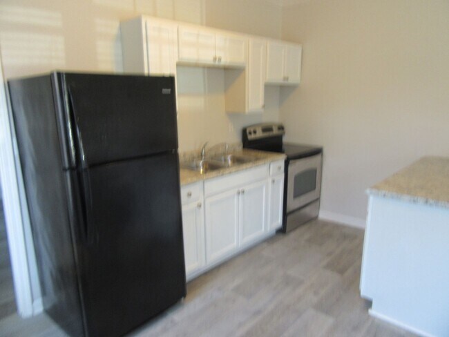 Foto del edificio - 803 E 10th Ct