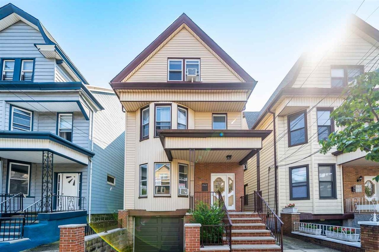 23 49th St Unit 3, Weehawken, NJ 07086 Apartment for Rent in