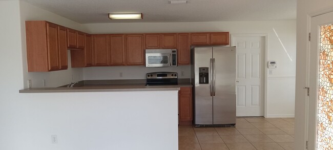 Foto del edificio - 4 bedroom home on large corner lot in Dayt...