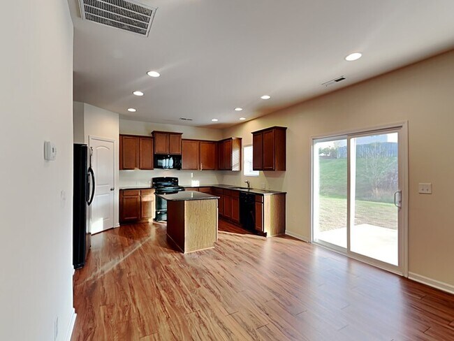Building Photo - High end features through out!