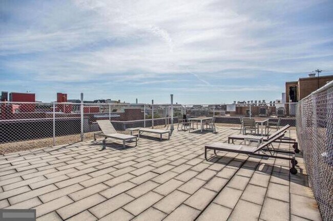 Foto del edificio - Charming Studio Unit within Walking Distance to GWU