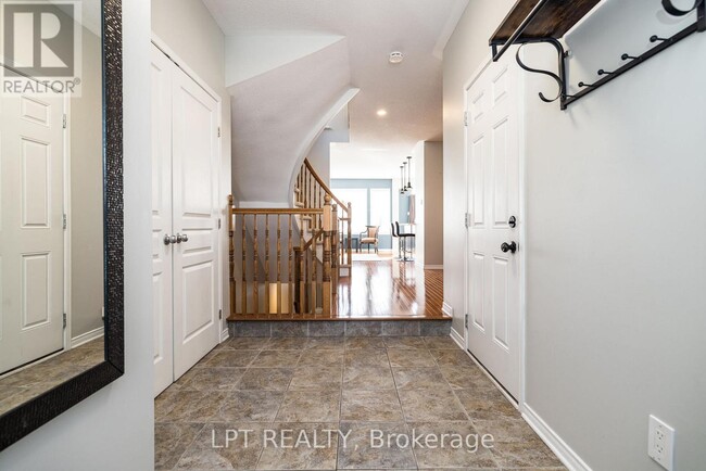 Building Photo - 521 Pepperville Crescent