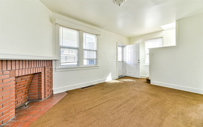 Building Photo - 3 br, 1 bath House - 273 Robinson St