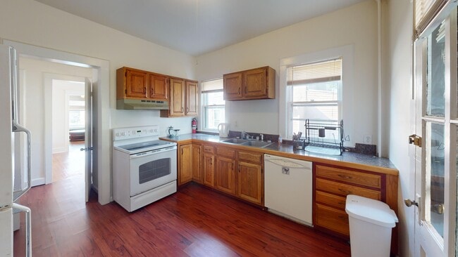 Building Photo - 26 Lathrop Ave