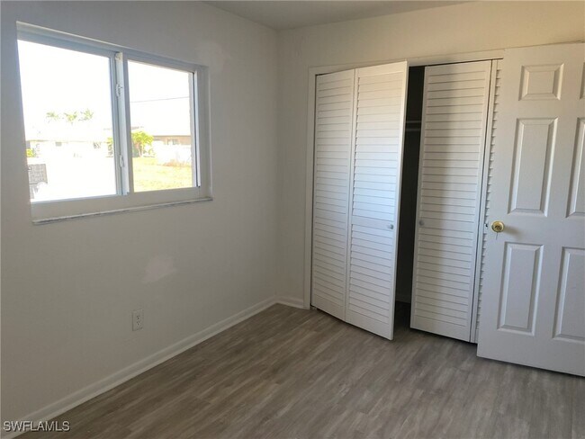 Building Photo - 919 Cape Coral Pkwy W