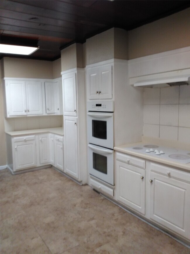 Building Photo - 4730 Orange St