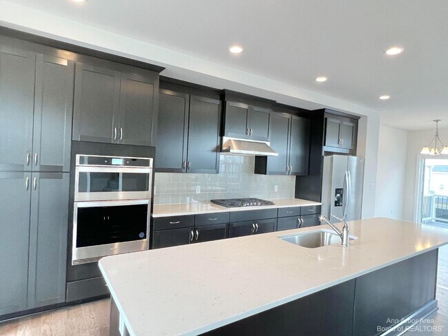 Foto del edificio - 2875 Rayfield Ave