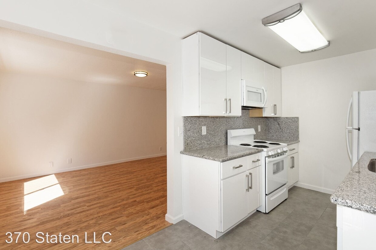 Primary Photo - 370 Staten Ave
