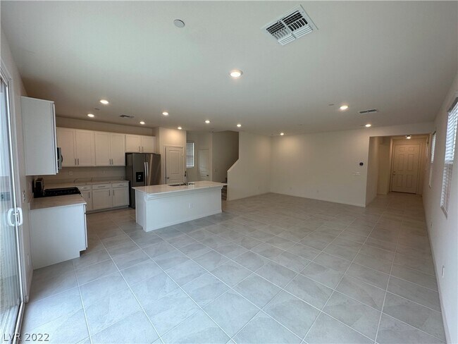Building Photo - 2562 Ofanto St