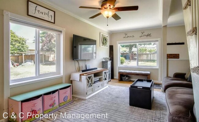 Building Photo - 2 br, 1 bath House - 9726 Prunedale South Rd.