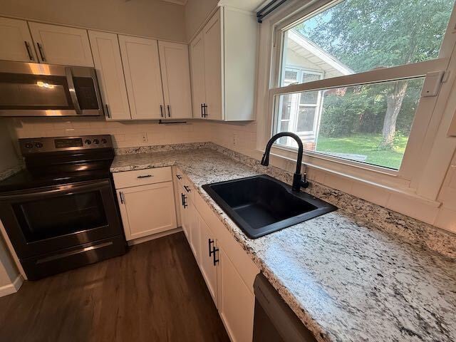 Building Photo - Large Home in Peoria Heights