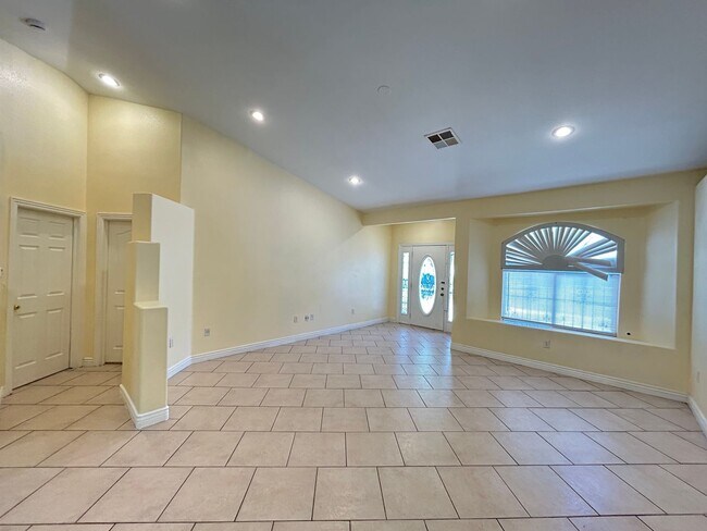 Foto del edificio - Single Story Home with No HOA