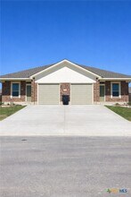 Building Photo - 118 Leon Ln