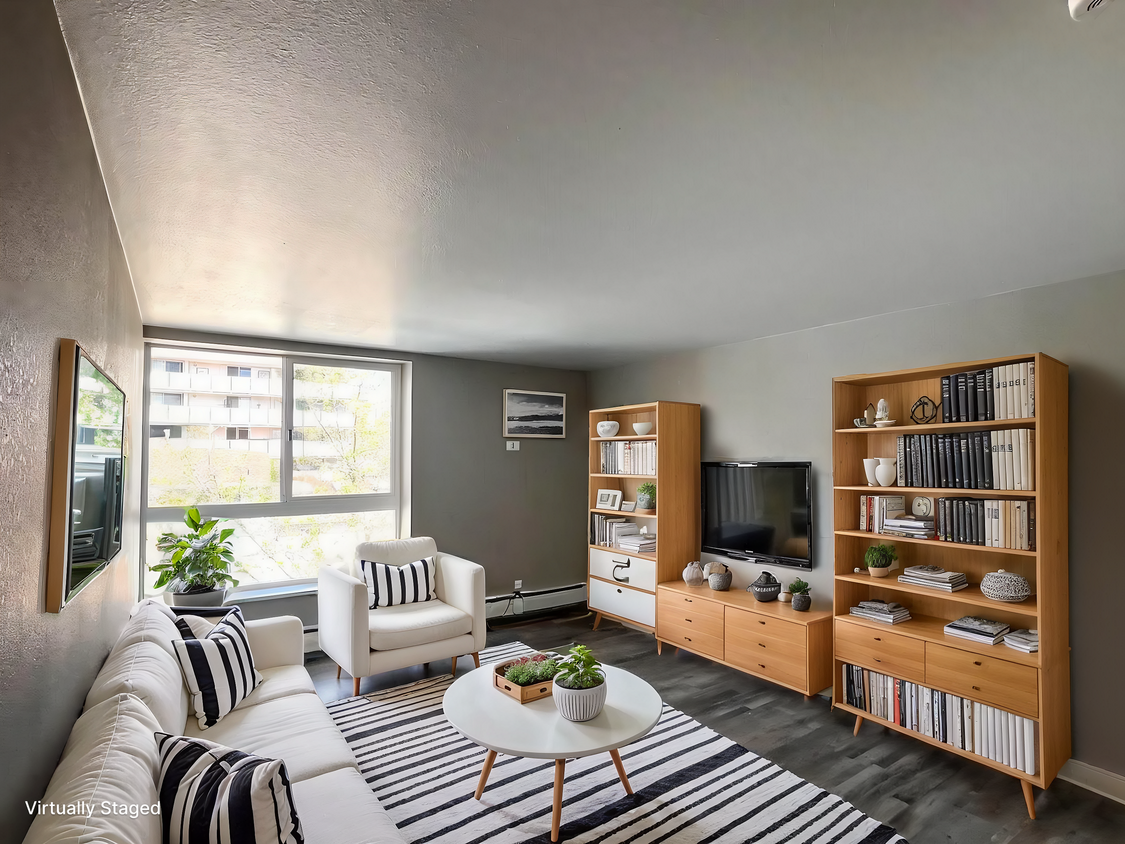 Foto principal - 1050 N Lafayette St