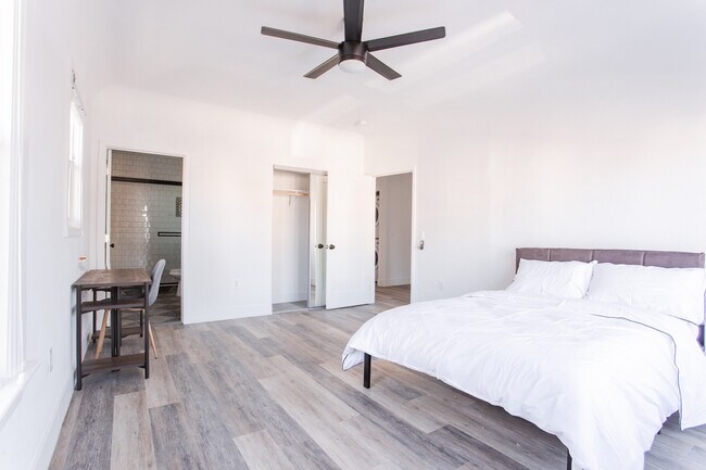 Foto del edificio - 1158 W 37th St