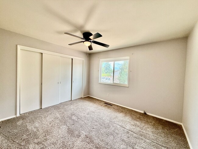 Building Photo - Tulip Way 4125-4127