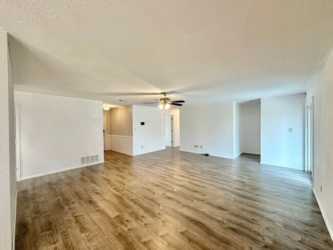 Foto del edificio - 1/2 Off First Months Rent!  Viewable Now!