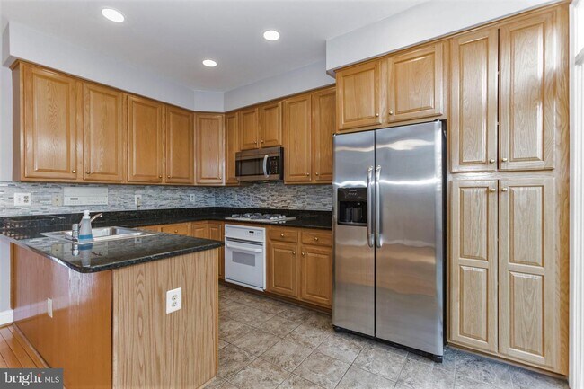 Building Photo - 311 Hearthstone Mews