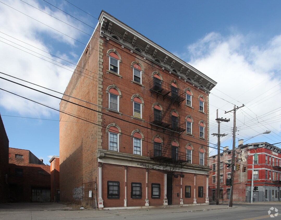 Primary Photo - 1677 Central Ave