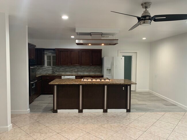 Kitchen - 2928 N 24th Pl