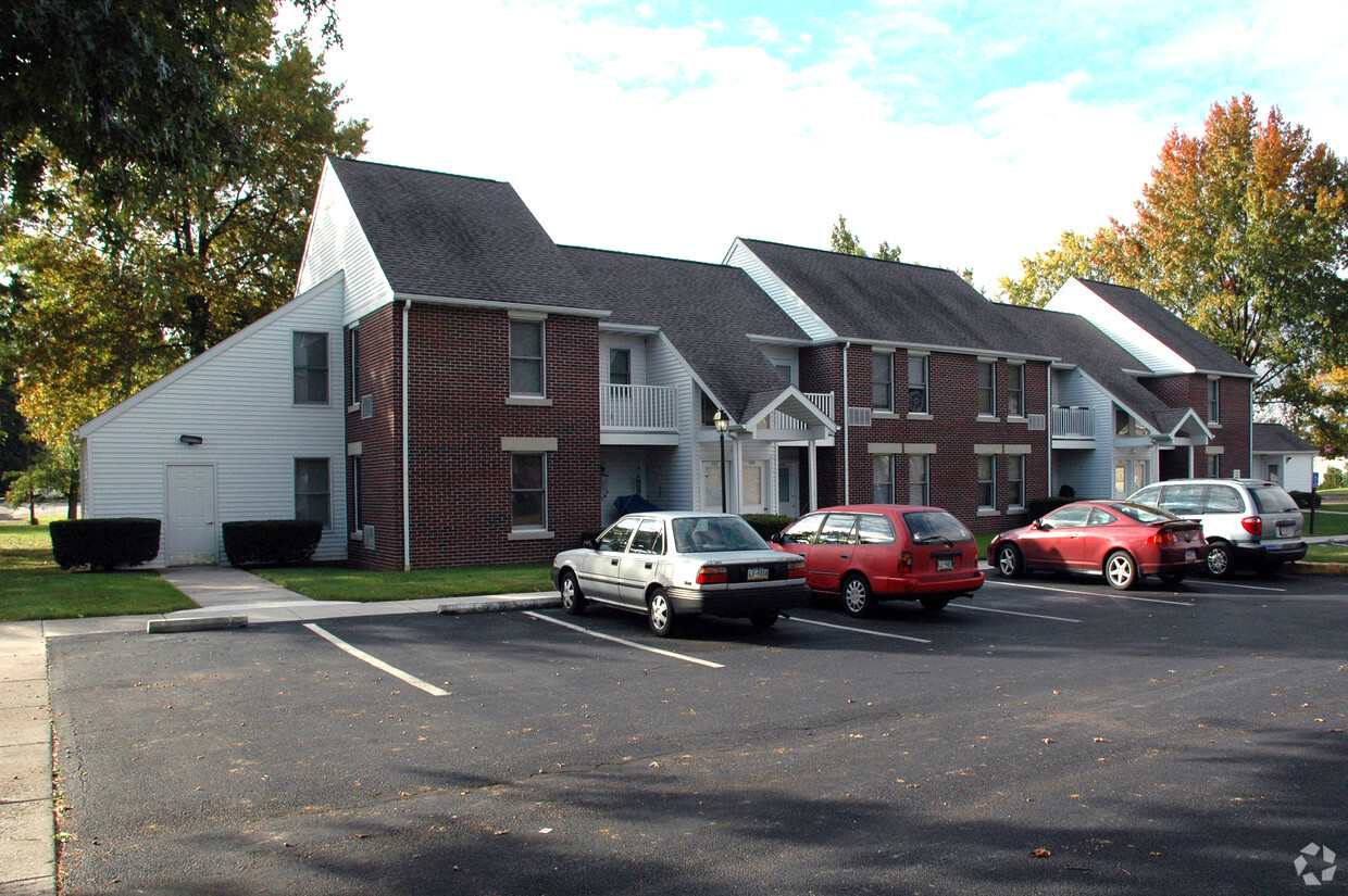 Primary Photo - Oxford Manor Apartments