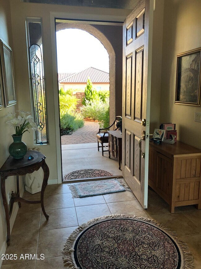 Building Photo - 5715 E la Privada Dr