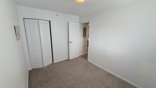 Building Photo - 405 5th Ave N
