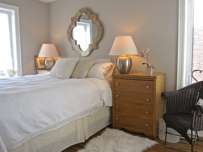 Photo du bâtiment - 899 Lakeshore Rd E