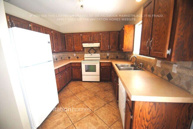 Foto del edificio - 6439 E Albany St