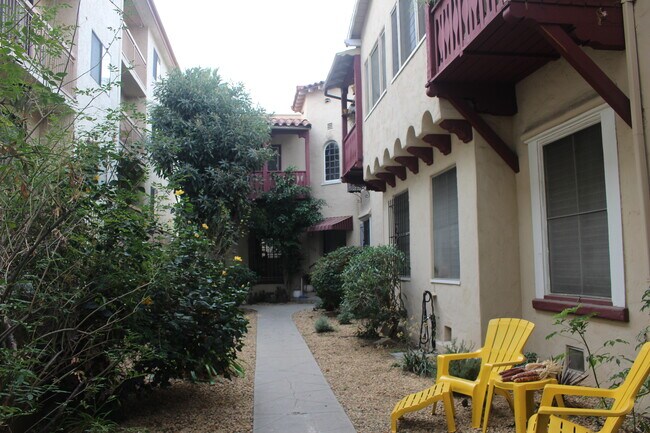 Foto del edificio - 1327-1329 N Vista St