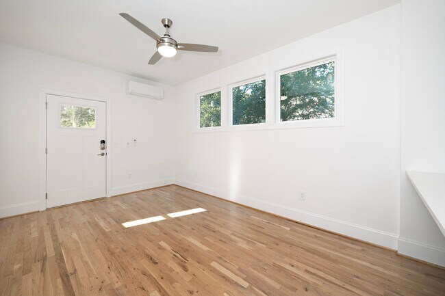 Building Photo - 4110 Garland Dr