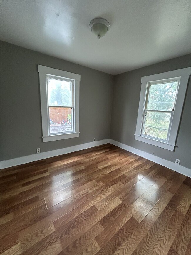 Foto del edificio - COMING SOON! Completely Remodeled 3 BR / 1 BA Single Family Home w/Huge Back Yard