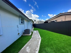 Building Photo - 17100 NW 77th Ct