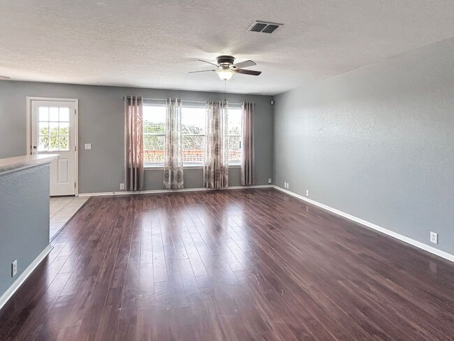 Foto del edificio - Spacious 4-Bedroom Home in Schertz/Cibolo ...