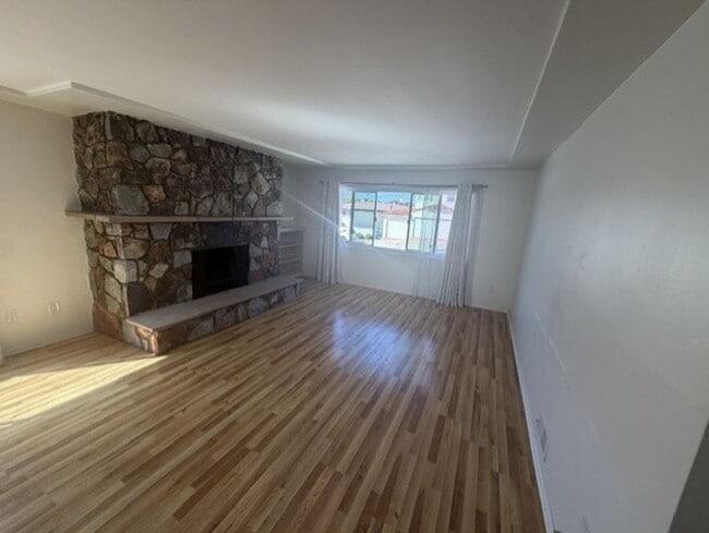 Building Photo - 3120-3126 Horton Ave