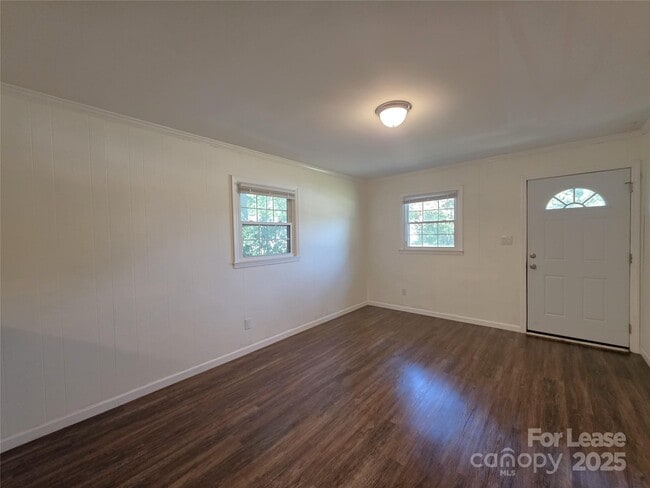 Foto del edificio - 158 Cabarrus Ave E