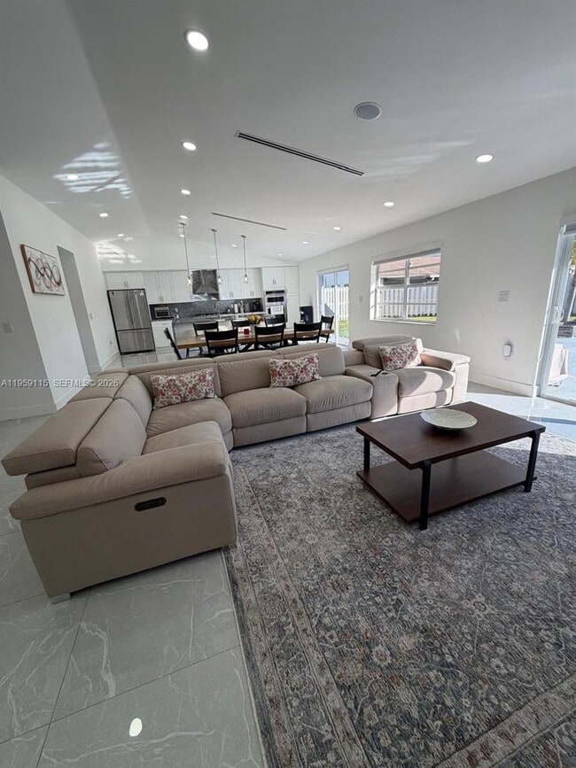 Building Photo - 920 Monticello Ave