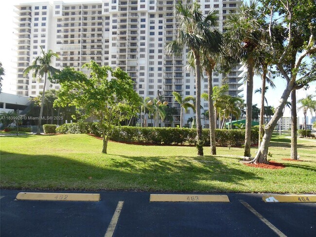Foto del edificio - 18181 NE 31st Ct