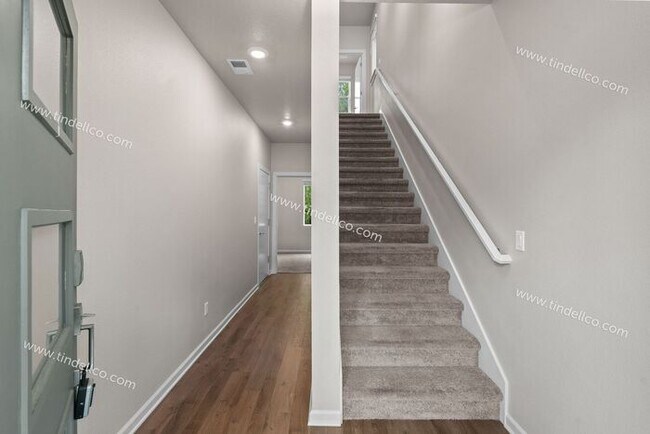 Foto del edificio - Modern 3-Bedroom Home with Spacious Bonus Room in Desirable Happy Valley!