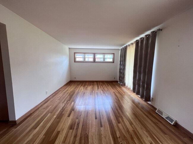 Building Photo - Four Bedroom Home Close to Downtown Grand ...