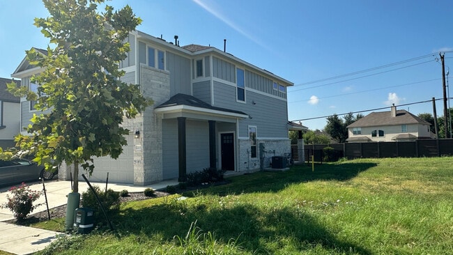 Building Photo - Room in Townhome on Cowbird Path